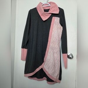 Chic Long Sleeve Tunic Top in Pink and Gray